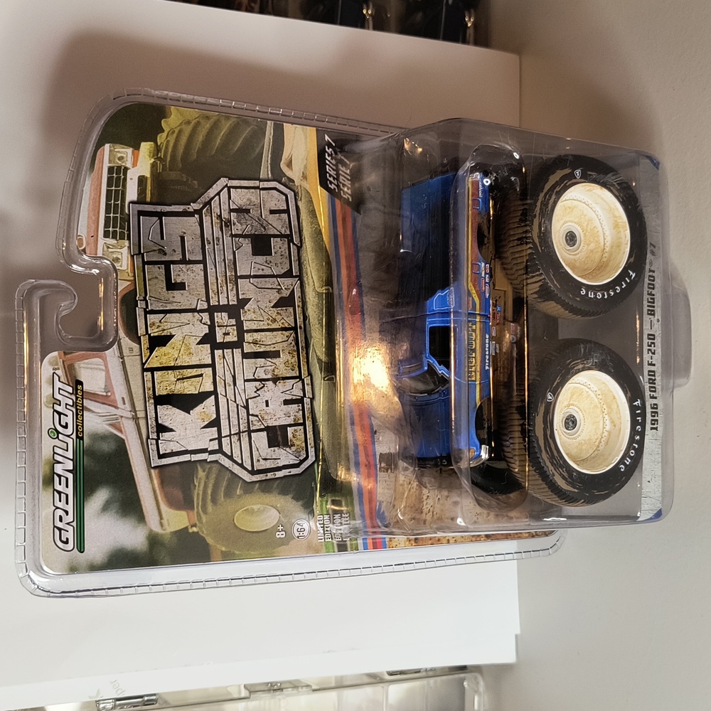 B20  Green Light Kings of Crunch Bigfoot 1/64   2020